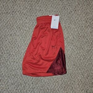 NWT NIKE Loose Fit Basketball Shorts Women's Size Small